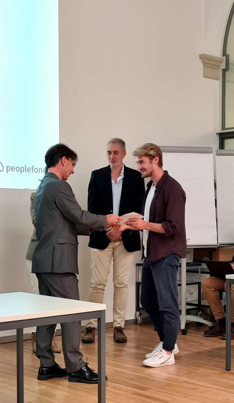 Enlarged view: D-ITET BSc Award handed over to Jan Brändle